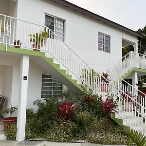 Apartment 2 Stylish 2 Bed Cosy And Comfortable, St. John's